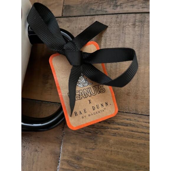 Rae Dunn PEANUTS SNOOPY 2024 Halloween Mug Boo Sign Spooky NWT - Picture 2 of 7